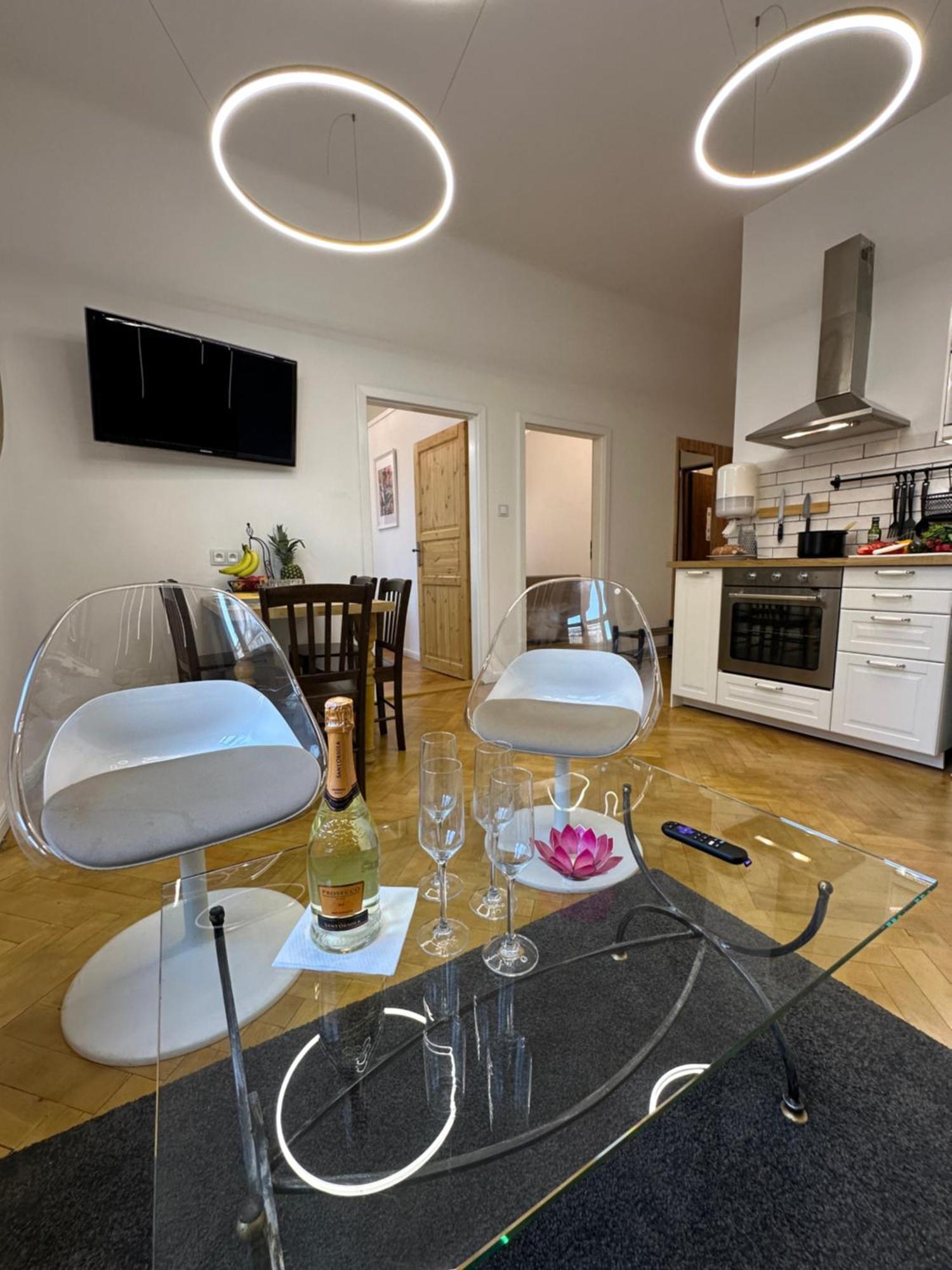 Karlin Oasis 2-Bedroom Apartment Прага Екстер'єр фото